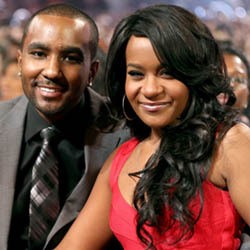 Anak Whitney Houston Tunangan dengan Saudara Angkatnya