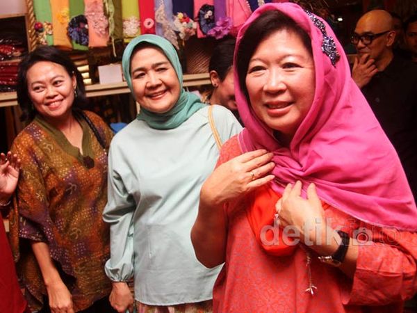 Menparekraf Belanja Busana Muslim