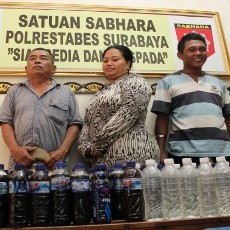 Polisi Sita Tiga Drum dan Puluhan Botol Miras