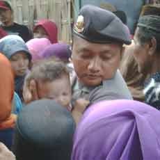 Lansia dan Balita Nyaris Jadi Korban Pembagian Zakat di Sumenep