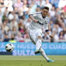 Oezil Manfaatkan YouTube untuk Tiru Zidane