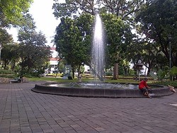 Asyiknya Ngabuburit di Taman Suropati, Segarnya Alami