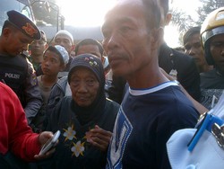 Diantar Ibu dan Anaknya, Pagi-pagi Seorang Napi Menyerahkan Diri