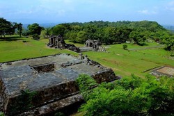 Akhir Pekan Tiba! Waktu yang Pas Menyusuri Komplek Candi Ratu Boko