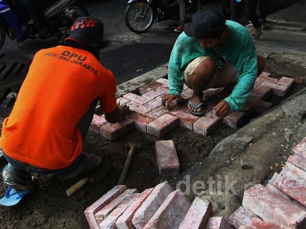 Perbaikan Paving Blok Trotoar