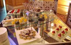 Nikmatnya Berbuka dengan Beragam Mezze di Dalam Al-Khayma