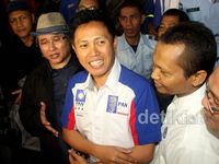 Eko Patrio Bagi-bagi Takjil