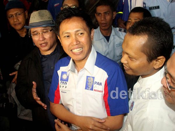 Eko Patrio Bagi-bagi Takjil