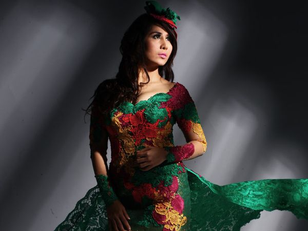 Colorful Glamour ala Ratna Dilla