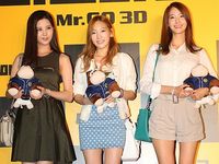 Senyum Manis Taeyeon, Yoona, dan Seohyun SNSD