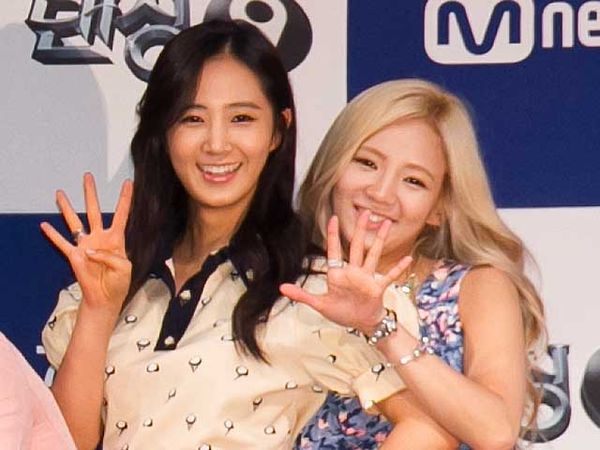 Wajah Ceria Hyoyeon dan Yuri SNSD