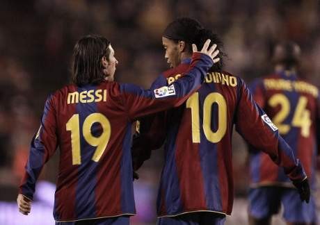 Ronaldinho Bikin Periode Awal Messi di Barca Terasa Mudah