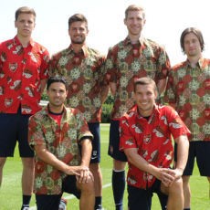 Pemain Arsenal Pakai Batik, Siang Ini Mendarat di Jakarta
