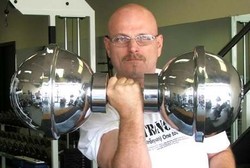 Mengenal Dennis Rogers, Manusia Hercules Terkuat di Dunia