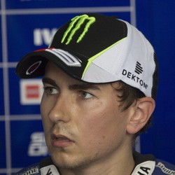 Harus Jalani Operasi Lagi, Lorenzo Tak Bisa Ikut Balapan 