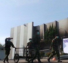 Pasca Rusuh, TNI dan Petugas LP Tanjung Gusta Kerja Bakti Bersihkan Lapas