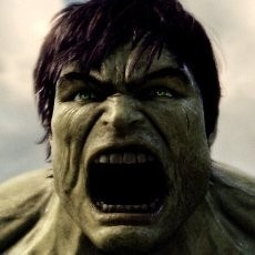 Pukuli Wanita Lain, Wanita Inggris Berpenampilan Hulk Diburu Polisi