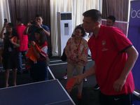 Oxlade-Chamberlain & Szczesny Main Tenis Meja