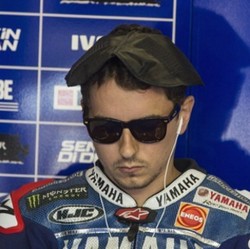 Rossi Sebut Usaha Lorenzo Pertahankan Gelar Kini Kian Berat