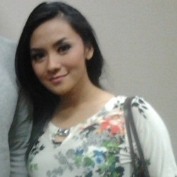 Enno Lerian Dikaruniai Bayi Laki-laki