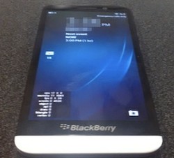 Bentuk Phablet BlackBerry Mirip Z10