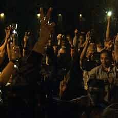 Polisi Hadang Pendukung Khofifah yang Geram Tunggu Penetapan Cagub