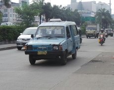 Mikrolet akan Dilarang Beredar di Jalan Besar DKI, Ini Jeritan Sopir