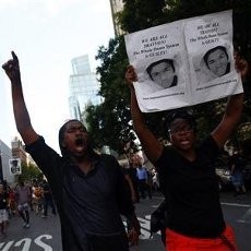 Protes Vonis Bebas Zimmerman, Ribuan Orang Demo di Times Square New York