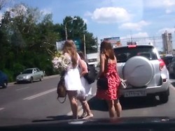 Gara-gara 3 Wanita Seksi, 3 Mobil Tabrakan Beruntun