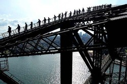 3.000 Karyawan China Outing Kantor, Jembatan Sydney Di-booked
