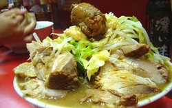 Sanggupkah Anda Makan 7 Ramen Bertopping Melimpah Ruah Ini?