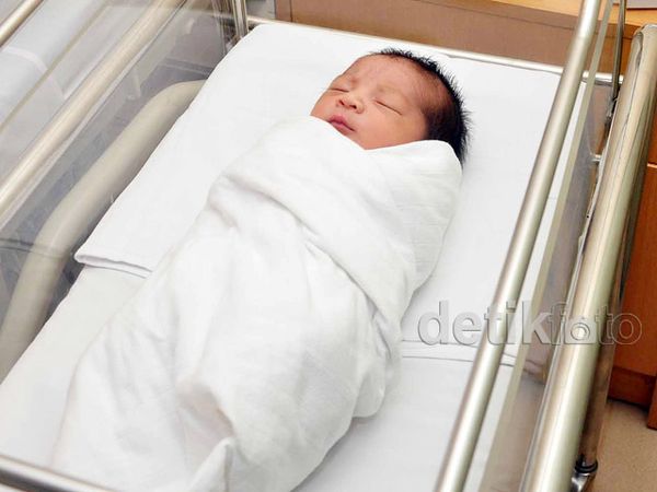 Ini Bayi Laki-laki Enno Lerian