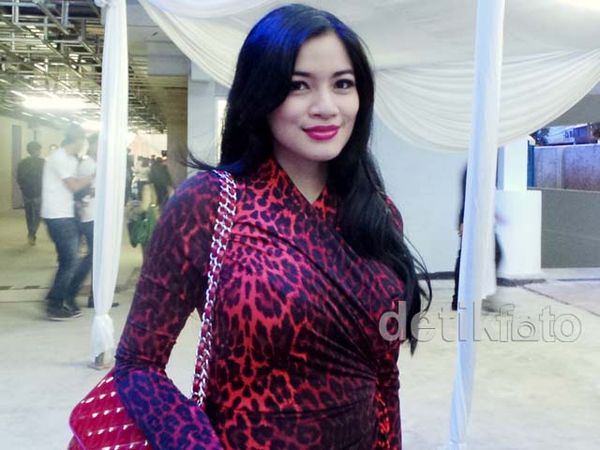Dress Merah Leopard Titi Kamal