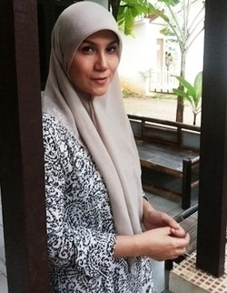 Berhijab, Marini Zumarnis Diingatkan Suami Jangan Angot-angotan