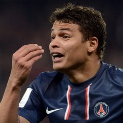 Thiago Silva Bertahan di PSG
