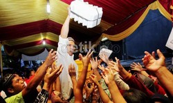Bagi-bagi Makanan di Acara Buka Puasa yang Dihadiri Prabowo Ricuh
