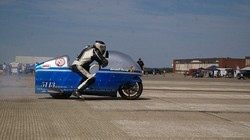 Berupaya Pecahkan Rekor, Bill Warner Tewas di Kecepatan 300 Mil per Jam