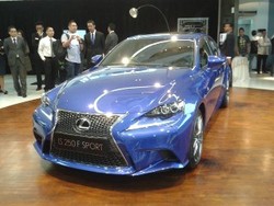 Harga Lexus IS Tak Sampai Rp 1 Miliar