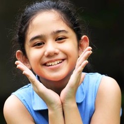 Tissa Biani, Si Bawel di Kontrakan Tiga Pintu