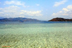 Air Laut di Pantai Klara Lampung, Jernih Banget!