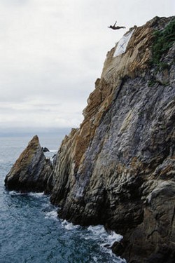 7 Tebing Paling Menantang untuk Lompat ke Laut