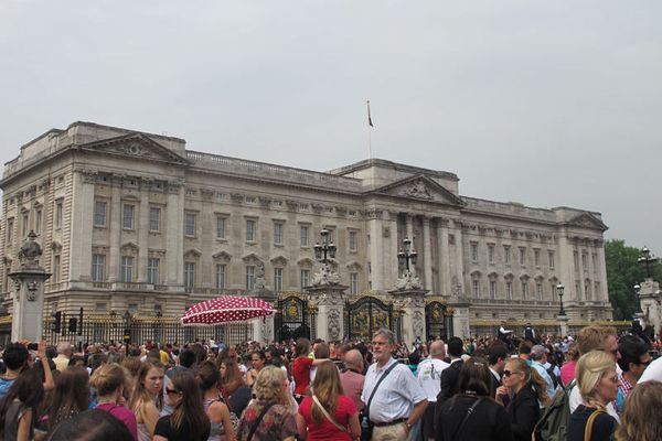 Buckingham Palace dan Aksi Pasukan Biskuit