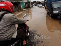 Jalan Letda Nasir, Bogor Jadi Kubangan