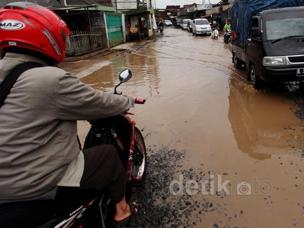 Jalan Letda Nasir, Bogor Jadi Kubangan