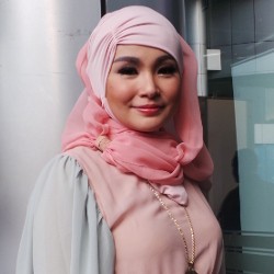  Soraya Larasati Absen Puasa Demi ASI