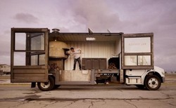 Del Popolo, Restoran Pizza Berjalan dengan Oven Kayu Bakar