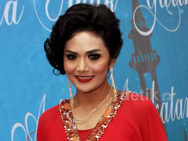 Krisdayanti Buka Puasa Bersama Anak Yatim