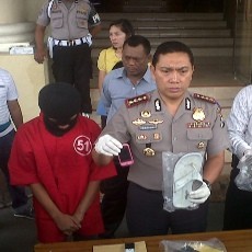 Mayat Dalam Karung Dibakar Saat Masih Hidup