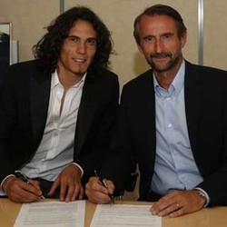 PSG Kontrak Cavani 5 Tahun