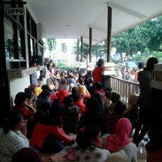  Demi Kartu Jakarta Pintar, Warga Johar Antre dari Subuh Sampai Sore 